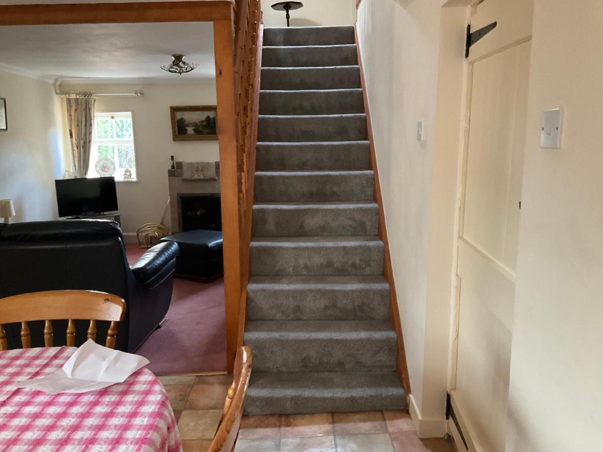 Three-Bedroom Old Cottage Free Parking Inverness Exterior photo
