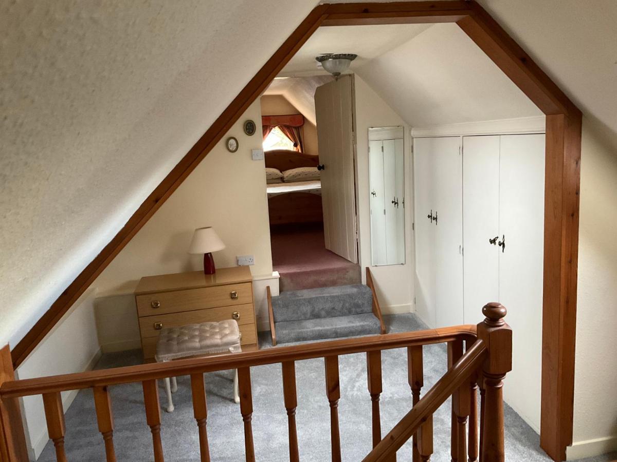 Three-Bedroom Old Cottage Free Parking Inverness Exterior photo